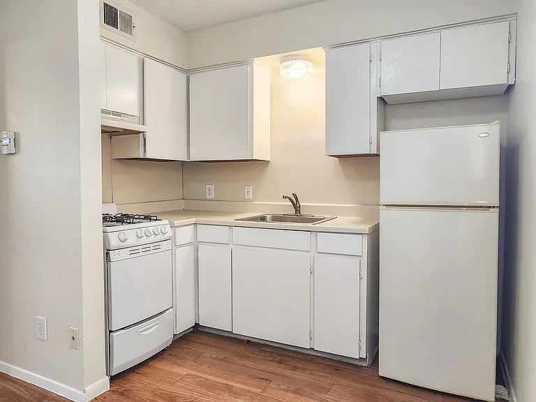 924 E Dean Keeton St #220 — Photo 7