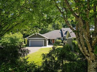 770 Hill Rise Ln, Saanich, BC V8Y3K2