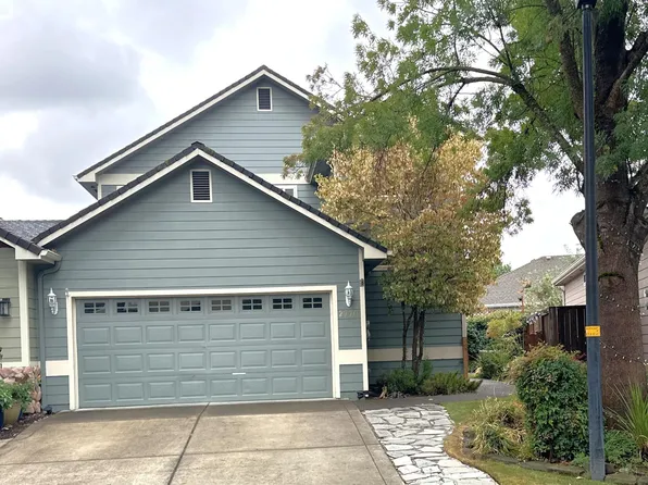 2770 Parkwood Village Ln, Central Pt, OR 97502