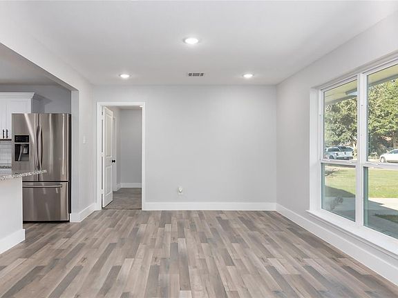 5th image of 9807 Jaywood Drive