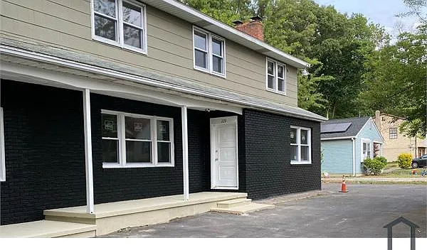 4 bed, $2,800 — Photo 2