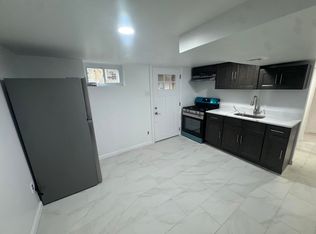 2 Gables Dr #B, Hicksville, NY 11801