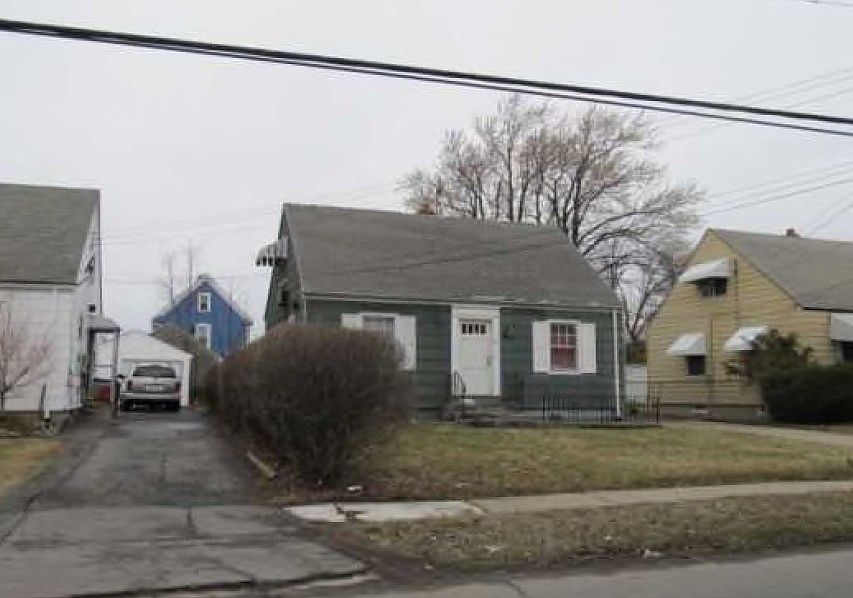 2nd image of 112 Texas St