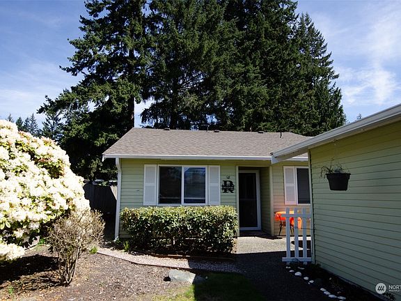 2nd image of 8405 55th Avenue NE #18