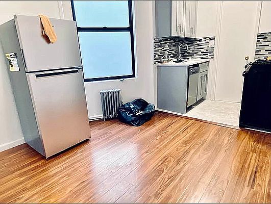 3rd image of 417 E 6th St APT 15