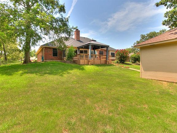 3rd image of 2600 Indian Springs Dr