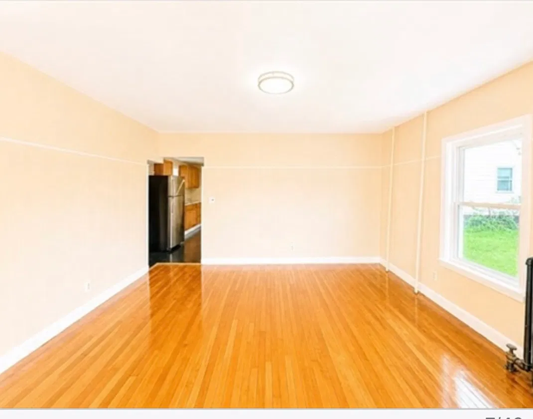 4 bed, 1.5 bath, 1300 sqft, $4,000 — Photo 4