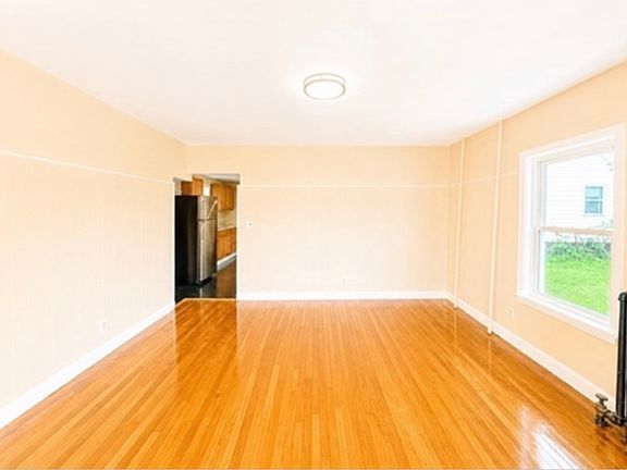 4th image of 17 Acorn St #17