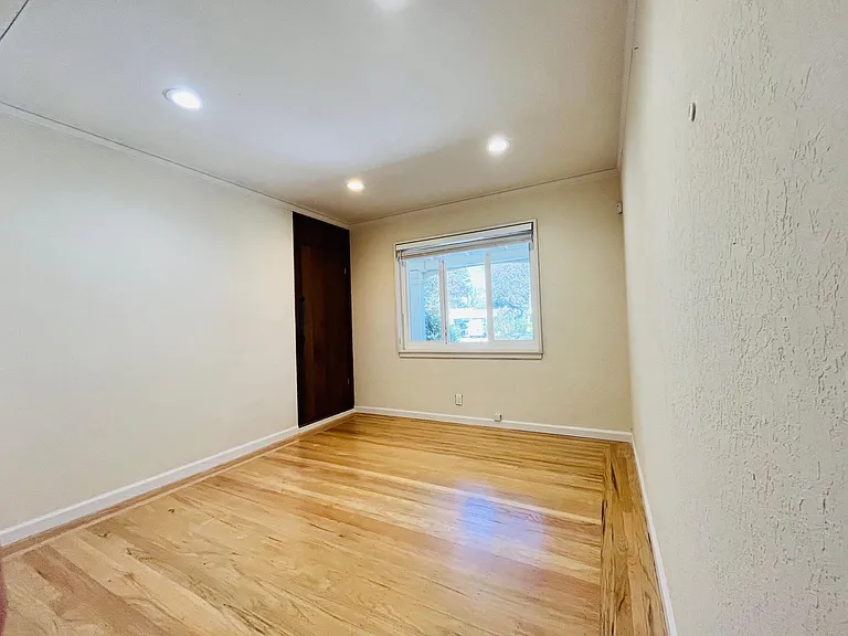 2356 Peachtree Ln — Photo 9