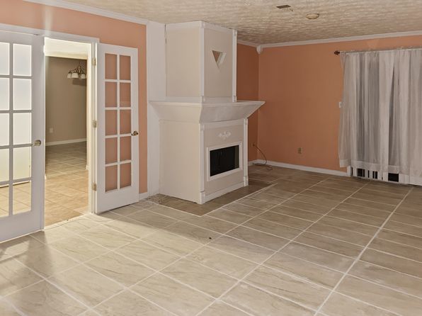 908 Pine Oak Trl
