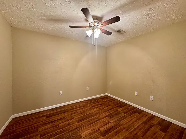 18410 Charity Dr — Photo 16