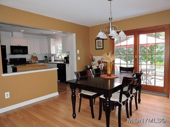 4th image of 37 Meadowbrook Dr