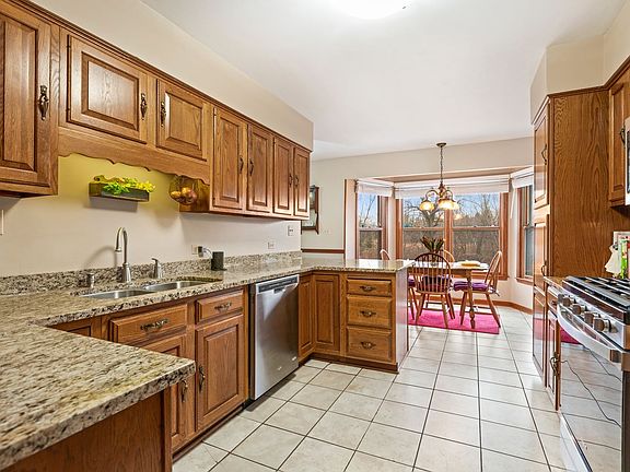4th image of 1324 Oakview Ter