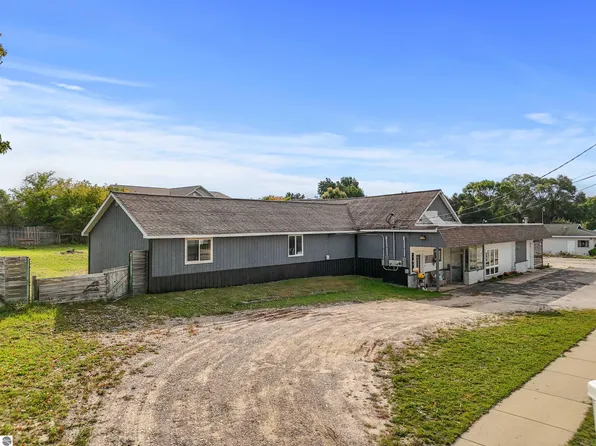 522 N Michigan Ave, Manton, MI 49663