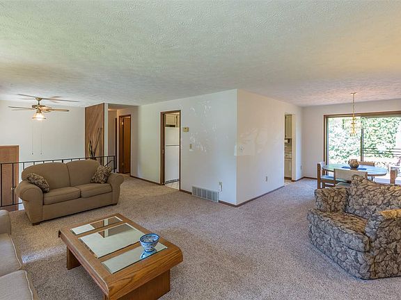 4th image of 3115 E 62nd Ave