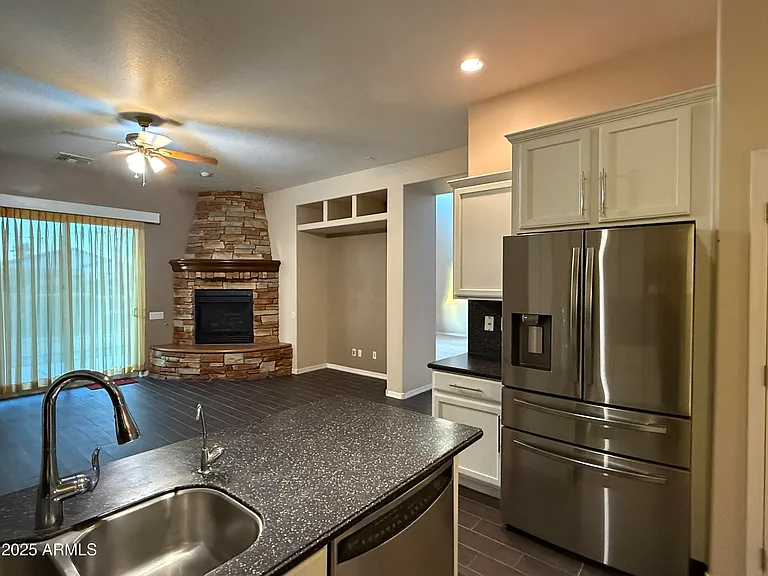 642 E Torrey Pines Pl — Photo 14
