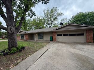 1330 N Magnolia Dr, Stephenville, TX 76401