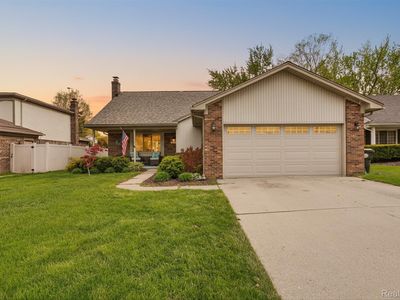 16621 S Gatehouse Dr, Woodhaven, MI, 48183