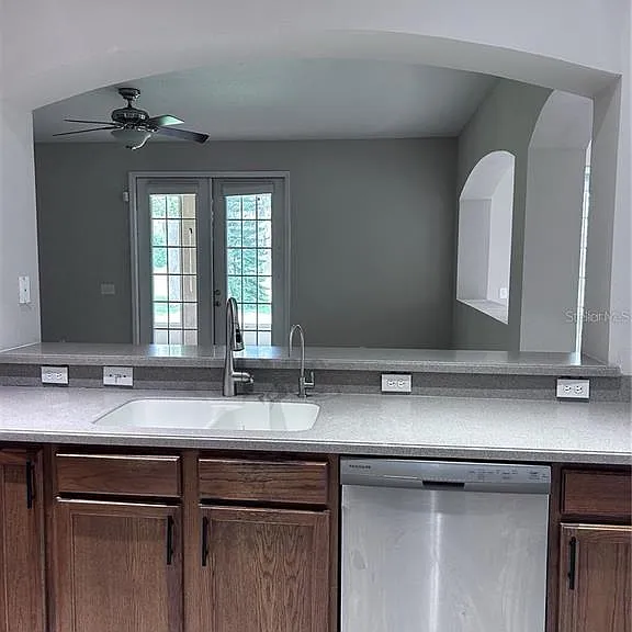 1531 McCrea Dr — Photo 9
