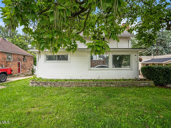 2nd image of 1466 Sunshine St