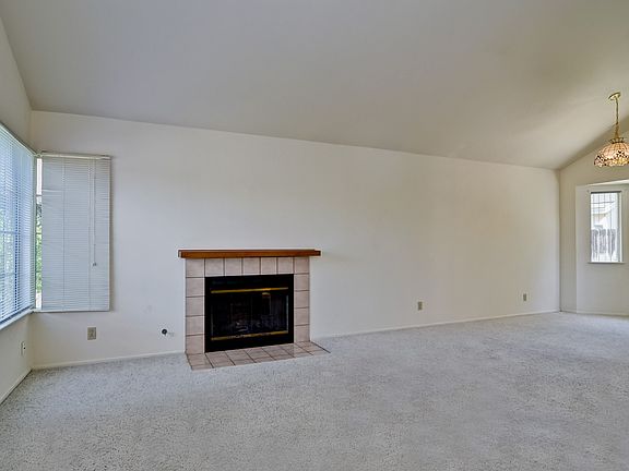 4th image of 1677 Charlie Horse Way