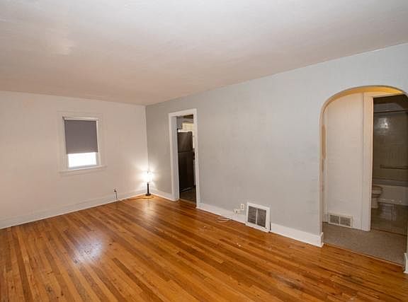 3rd image of 134 Homan Ave