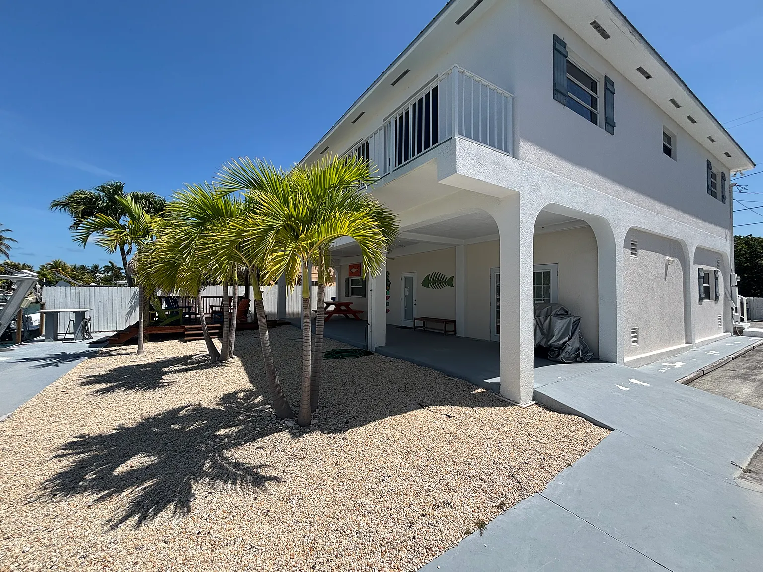 4 bed, 1358 sqft, $7,800 — Photo 1