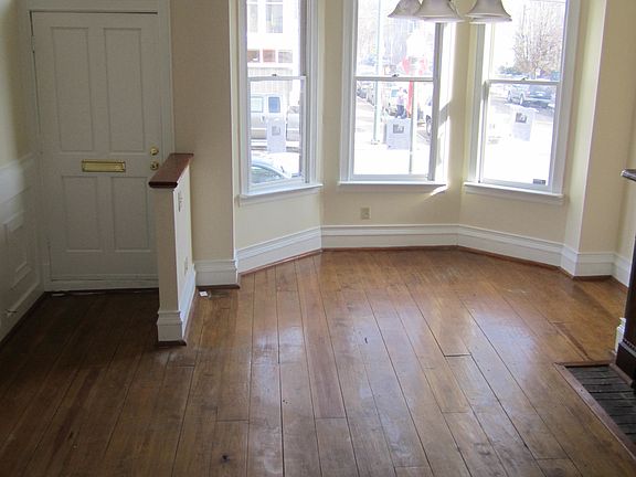 2nd image of 2823 E Broad St