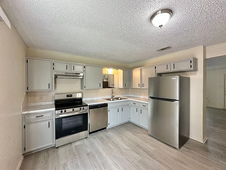 4807 Rainbow Cir — Photo 8