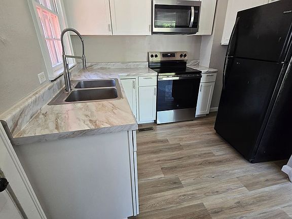 4th image of 817 Lockwood Ave