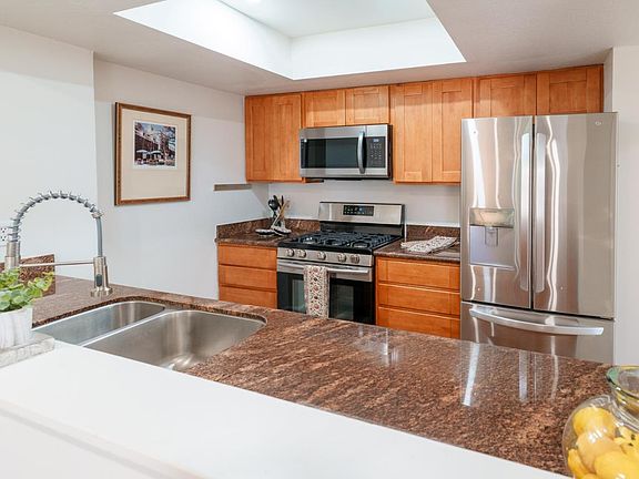 4th image of 1044 Suzanne Ct