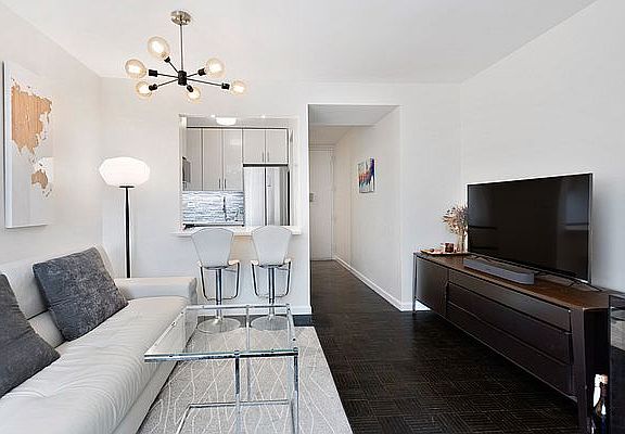 5th image of 235 E 40th St APT 25H