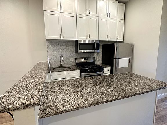 3rd image of 62 London St #3