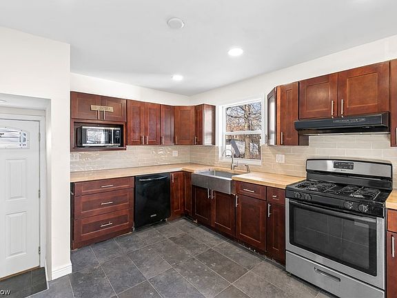 4th image of 12522 Crossburn Ave