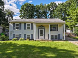 631 Norchester St, South Lyon, MI 48178