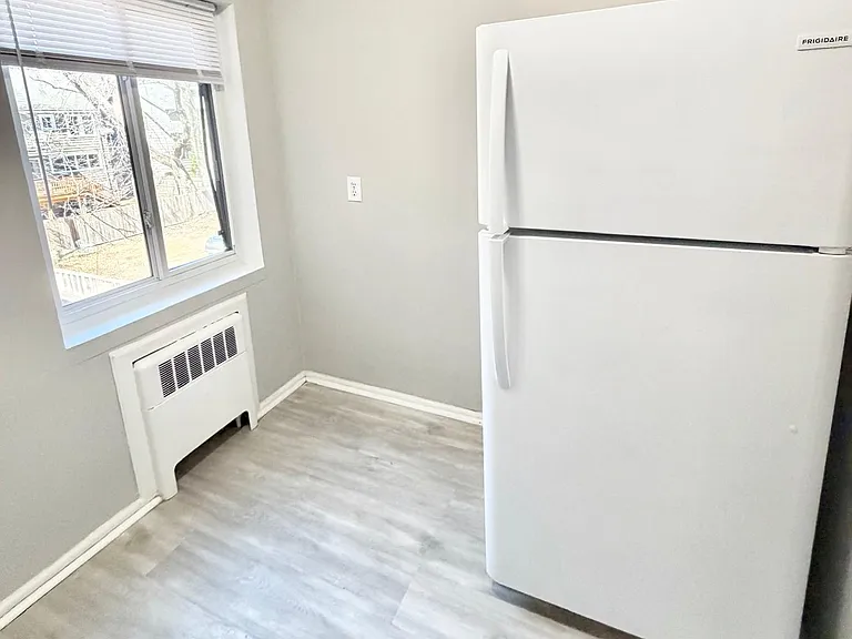 578 Whitney Ave #2N — Photo 2