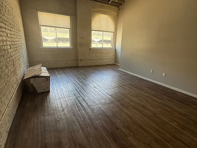 1115 Harney St — Photo 36
