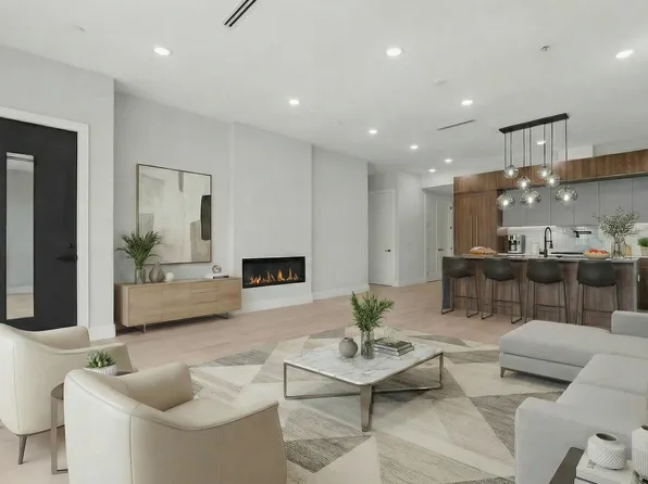 373 New York Avenue image 1 of 21