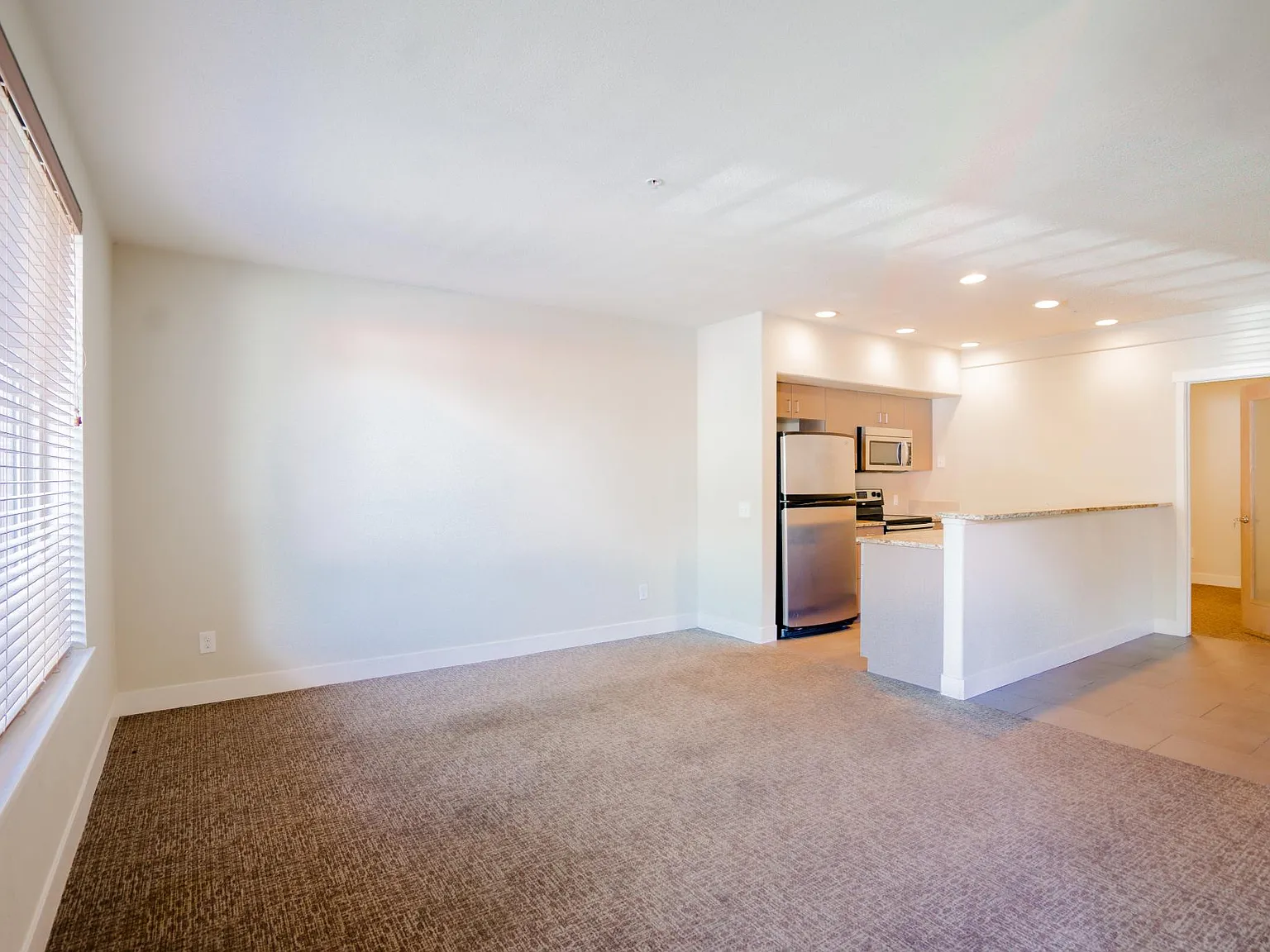 4 bed, 1625 sqft, $9,043 — Photo 2