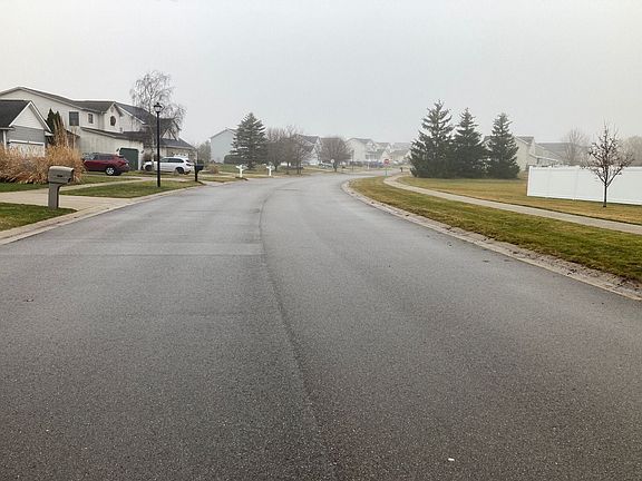 4th image of 1376 Yarrow Dr