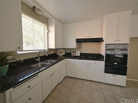 3rd image of 2519 Victoria St