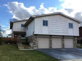 687 Rosner Dr, Roselle, IL 60172