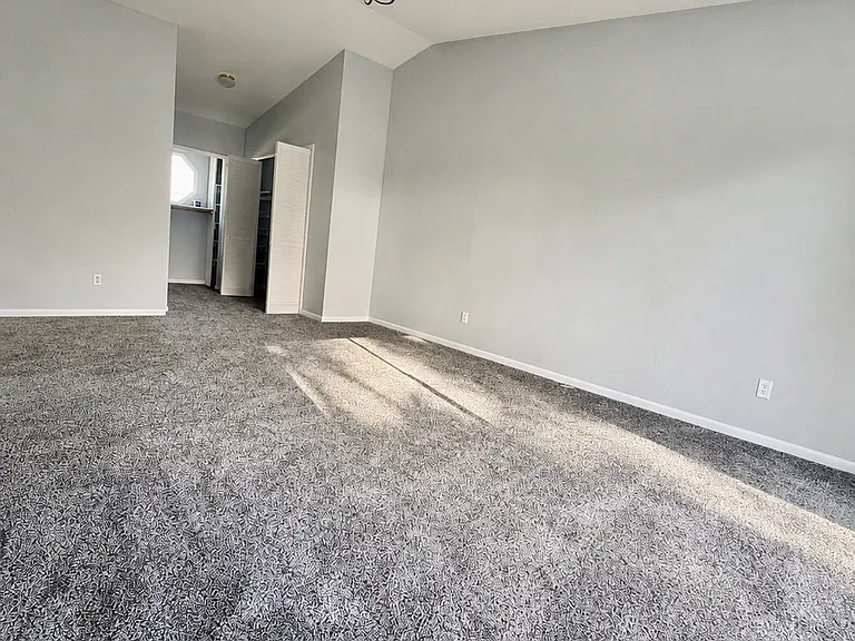 1326 SE 2nd Pl — Photo 7
