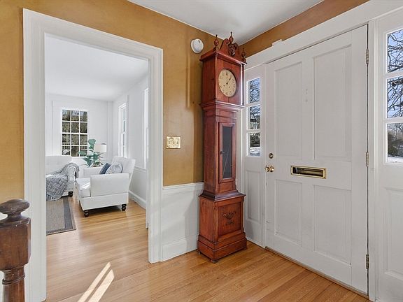 4th image of 52 Salem St