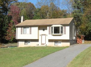 205 Oak Knob Dr, Forest, VA 24551