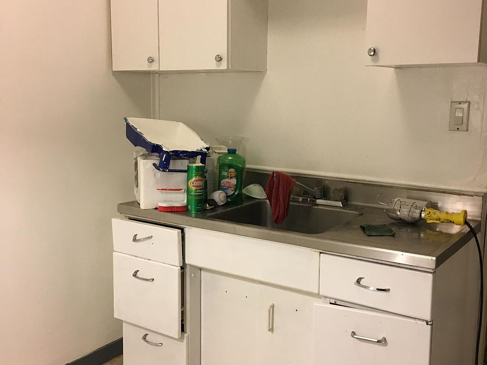 2nd image of 950 Elm St Floor 1
