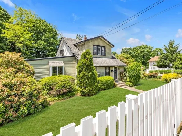 72 Woodhull Road, Huntington, NY 11743