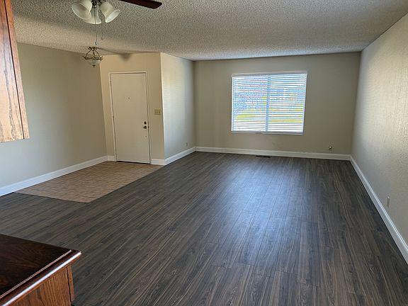 Front entrance / Living room