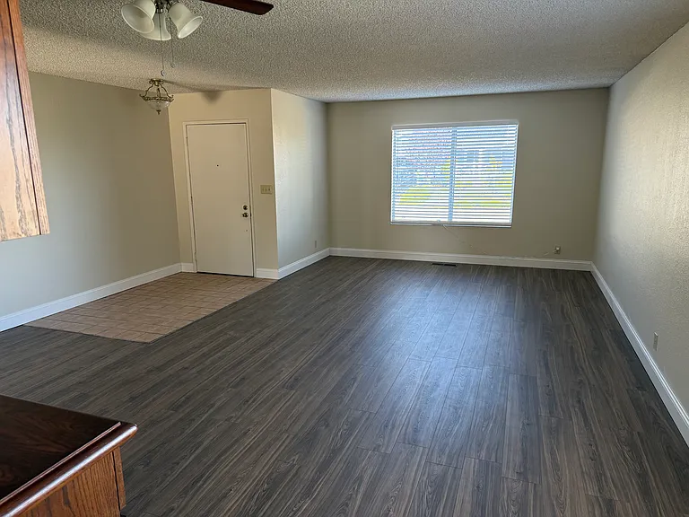 Front entrance / Living room