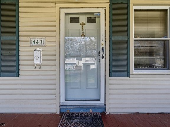 4th image of 443 Wheatsheaf Rd